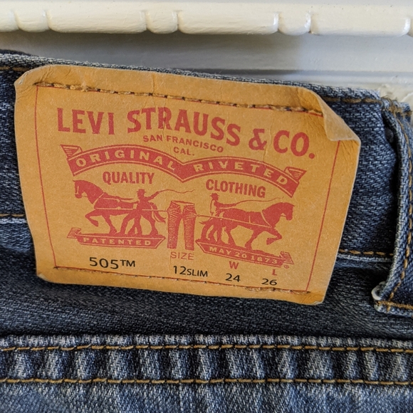 Boys Levi's 505 Jeans. Size 12 slim. - Picture 3 of 4